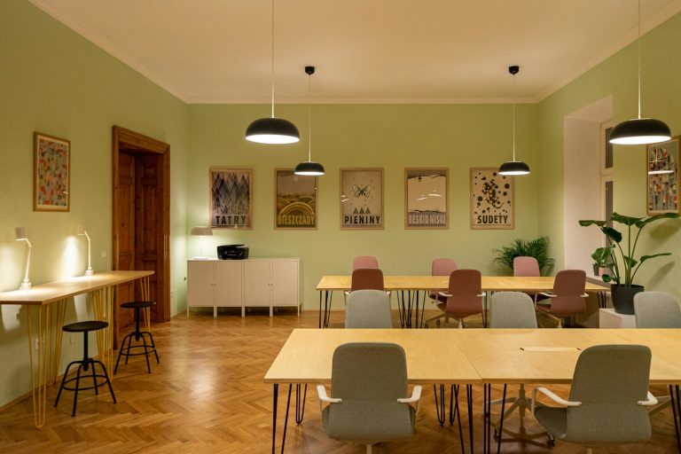 Virtual Office vs Flexi-Desk: Dubai Trade Licence Office Requirements