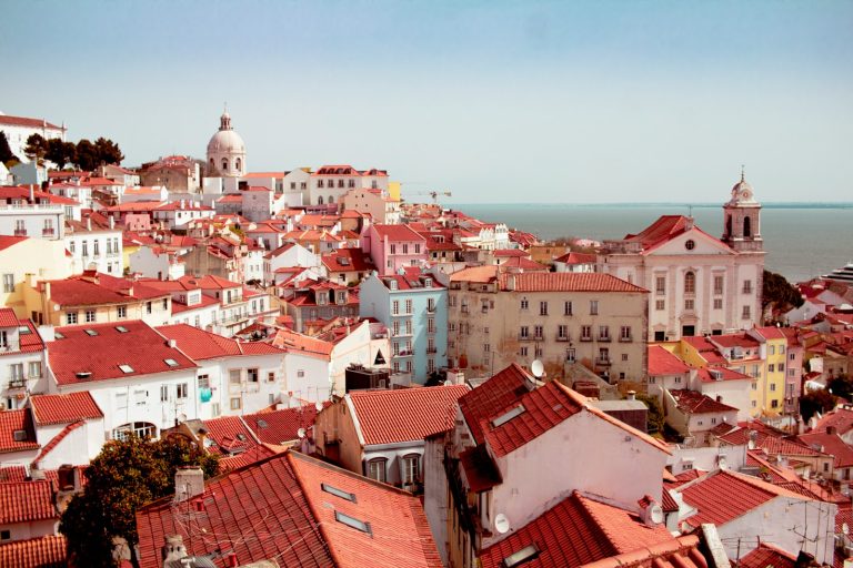 Portuguese Citizens in the UAE: The Tax Haven List, the Five-Year Rule and What Portugal Still Taxes
