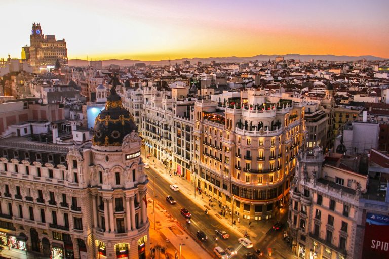 Spaniards in the UAE: Leaving Spanish Tax Residency When the Treaty Does Not Cover You