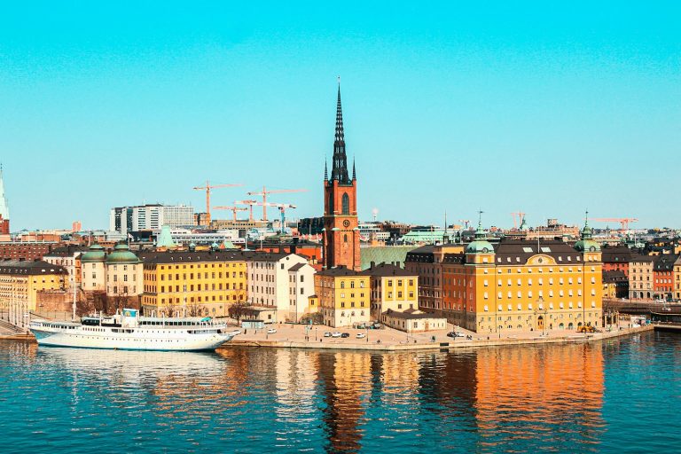 Swedes in the UAE: Essential Connection, SINK and What Sweden Still Taxes